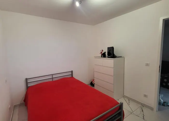 Appartement T2 Rez De Villa, Vue Mer, Proximité Et Village *